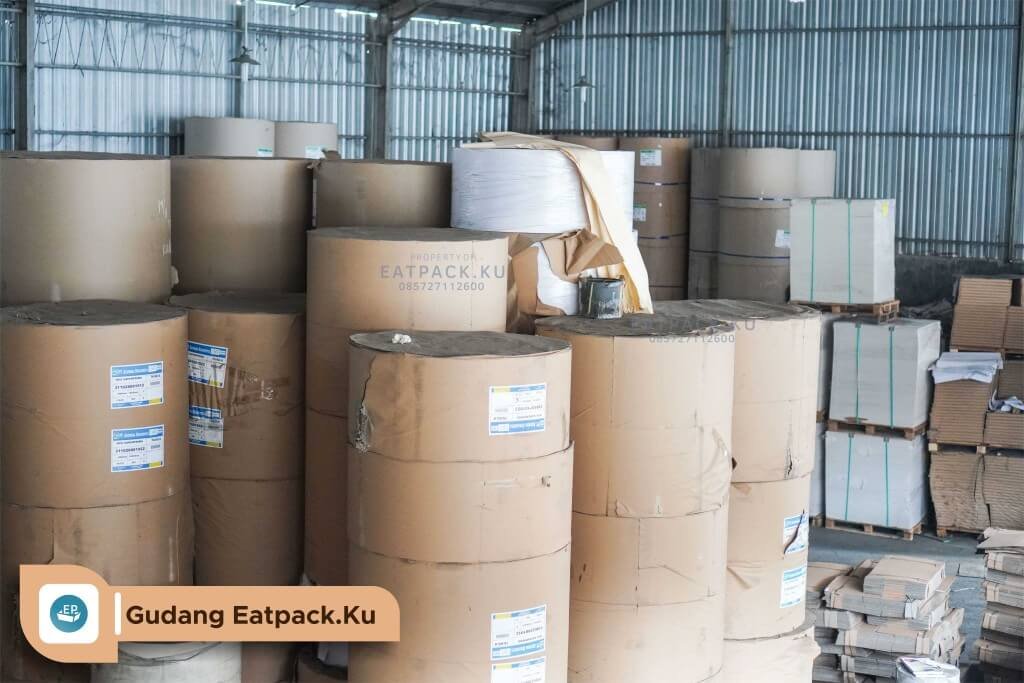 Gulungan kertas di gudang Eatpackku, Kudus